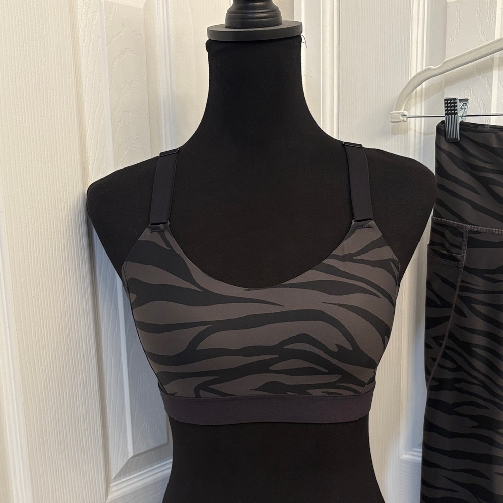 Old Navy Active Women's Zebra Print Sports Bra